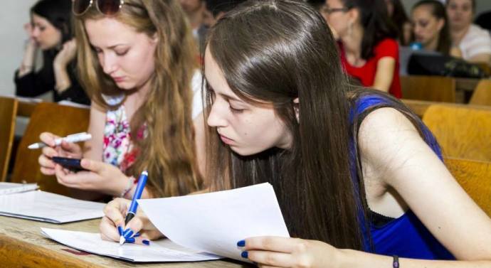 Studenții din Iași au semnat decalogul pentru educație de la Alba Iulia