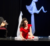 Studenții de la teatru joacă în piese pentru experiență, nu pentru bani.