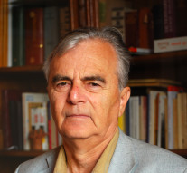 Profesorul ieșean este de părere că într-o societate care conștientizează importanța cărților ar trebui să se facă investiții în construirea de biblioteci.