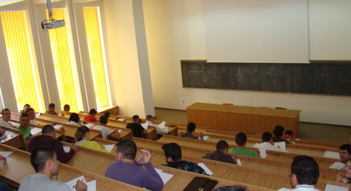 Facultatea de Fizică pregăteşte elevii pentru BAC