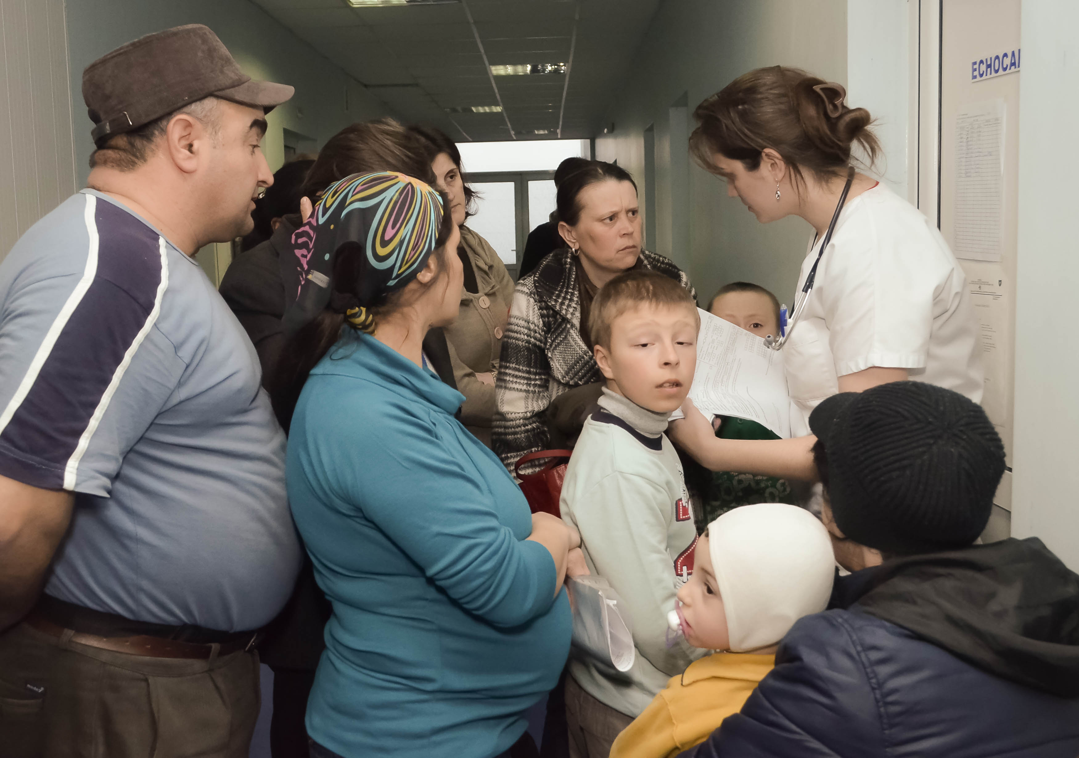 Holul Secției de Cardiologie de la Spitalul de Copii „Sfânta Maria” din Iași a fost neîncăpător pentru zecile de copii care așteptau o consultație.