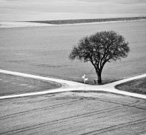 Noi de aici unde plecăm?