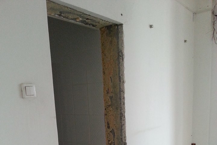 În amfiteatre au rămas numai scările și mochetele.