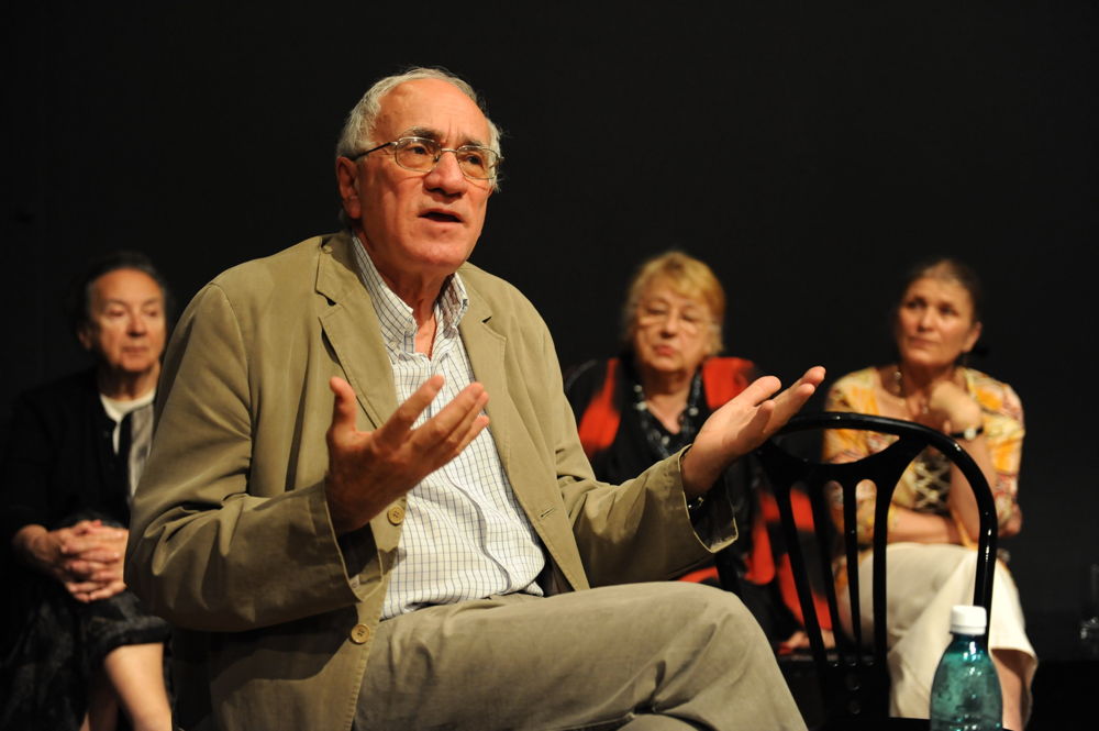 Scriitorul crede că România nu există nici acum pe harta internațională și că este vina noastră că nu ne remarcăm.