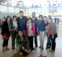 Părinții și familia Mariei (în mijloc) nu au dorit ca aceasta să vină în România.