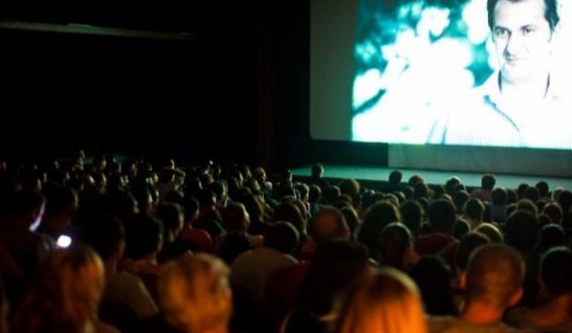 Ecranul, puntea culturală dintre oameni