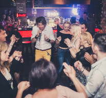 Rock-ul admiră picturile din „Sala pașilor pierduți”