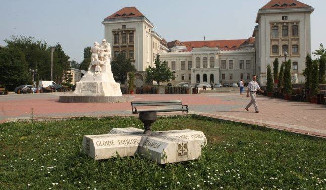 Alegerile noilor senatori de la Medicin\ au fost amînate pentru luna iunie