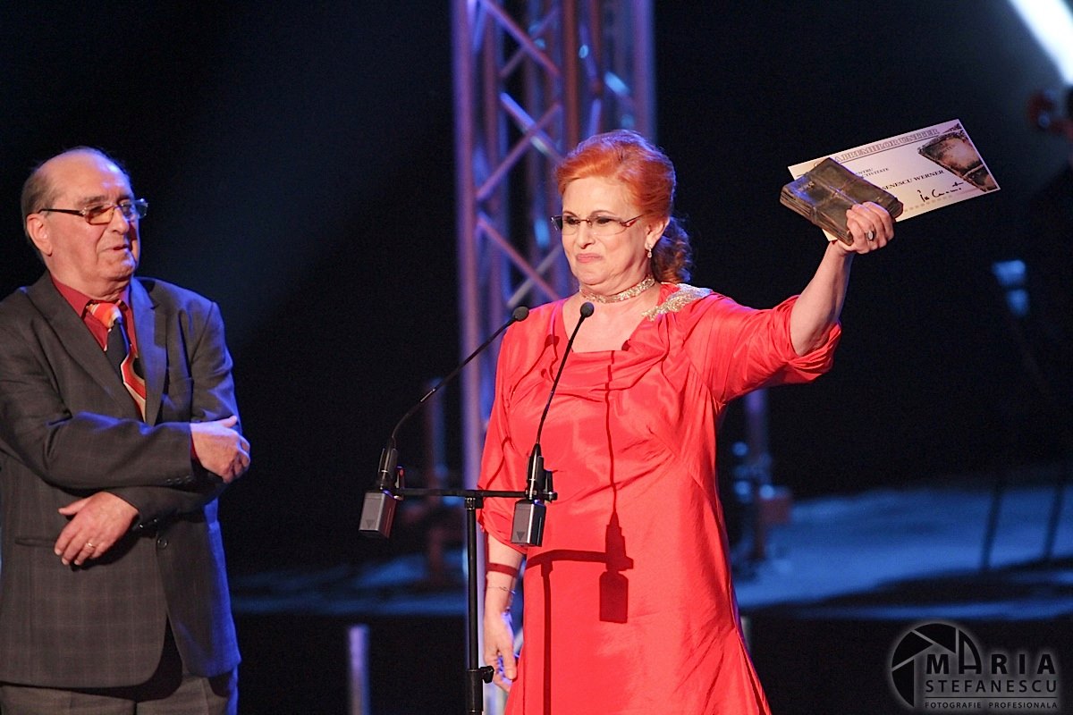  Pe 25 mai a primit la Gala Premiilor UNITER 
distincția pentru întreaga activitate.