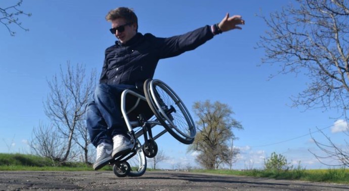 Andrei Avîrvarei e un tînăr de 18 ani care spune că muncește în fiecare zi tot mai mult pentru a-și transforma visele în realitatea pe care o trăiește