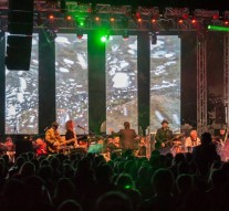 Fabule cîntate cu dor de cas\