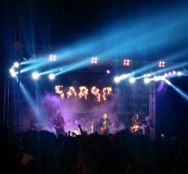 Descîntece rock cîntate în cor