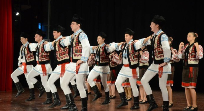 Seri de folclor cu voie bună și dor