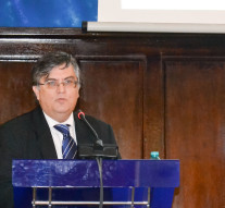 „De ce să nu in­tre și România în aceste proiecte internaționale și să rămînă undeva în periferia Eu­ro­pei numai pentru ideea că nu e bine ca tinerii să plece?”