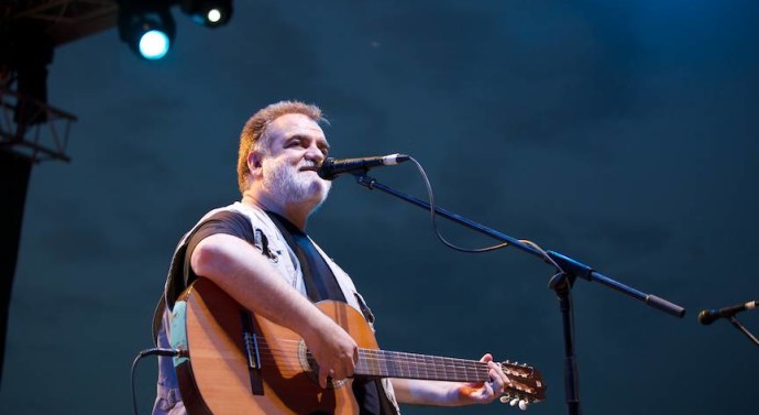 Emoții gîdilate de acorduri de chitară