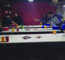 Rege peste paharele de plastic