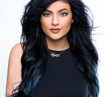 De mînă sub rafala blitzurilor