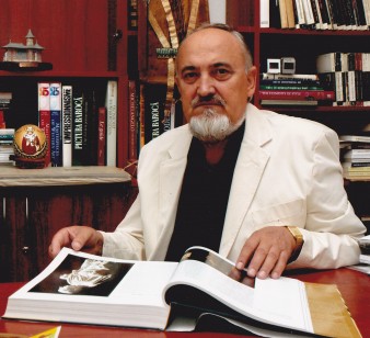 Politică ascunsă în arhive