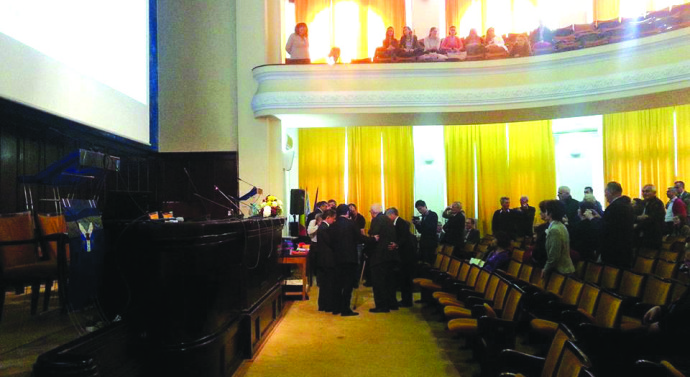 Trei decani și-au depus candidatura la „Cuza”