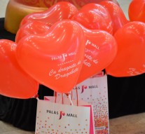 Dragostea trece pe la tarabele cu cadouri