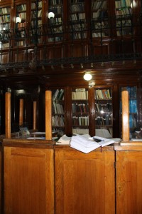 Biroul bibliotecarei Daniela Gheorghică.