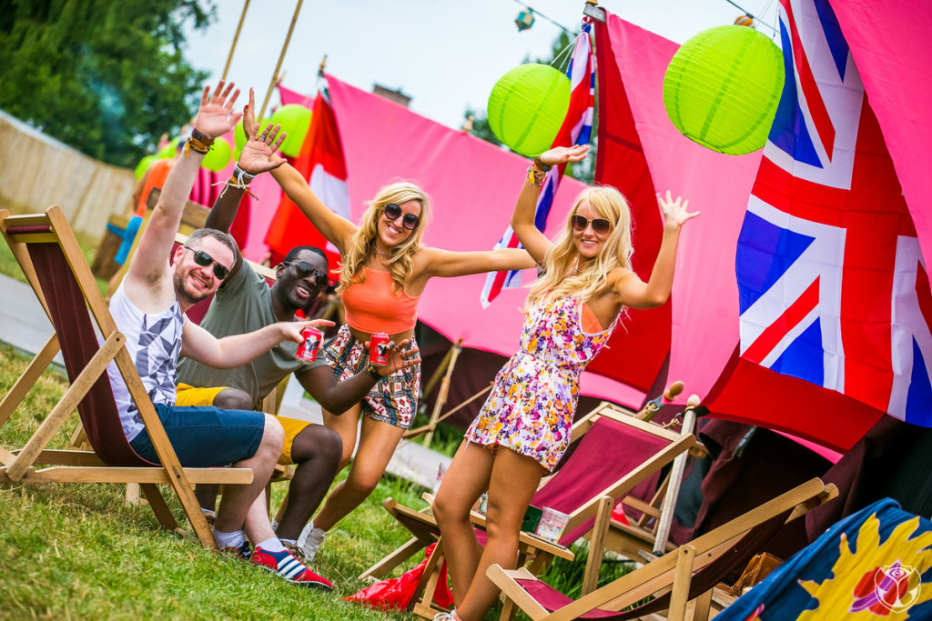 La prima ediție, cele 16 scene au ocupat o suprafață de 75 de hectare