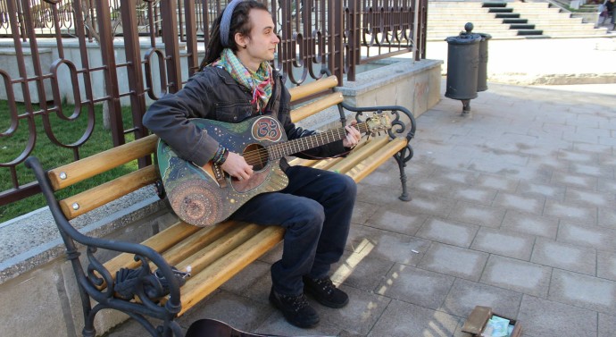 Omul care se joacă cu muzica regilor