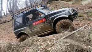 Este important ca cei care fac parte din comunitate să aibă mașini 4x4, ATV-uri sau motociclete Enduro.