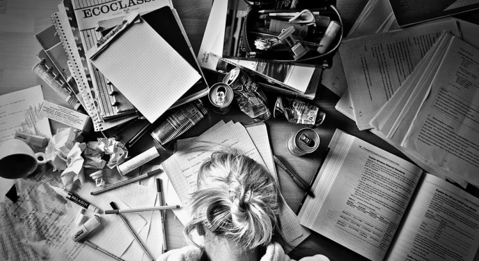 Poveștile de sub lespede