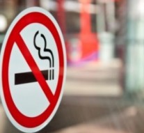 Frați de țigari sub cerul liber