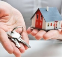 Casele, lăsate în plata Domnului