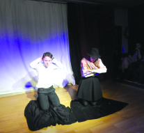 Jocul timid al unui miros înțepător