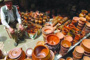 Meșterul s-a apucat de la 8 ani să învețe tainele olăritului.