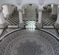 Rozeta a fost realizată după modelul uneia dintr-o biserică franceză.