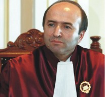 Rectorul Universității „Cuza” a fost suspendat oficial din funcție