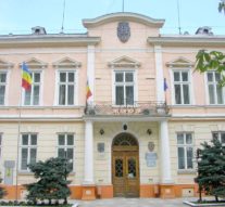 Primăria, obiect decorativ.