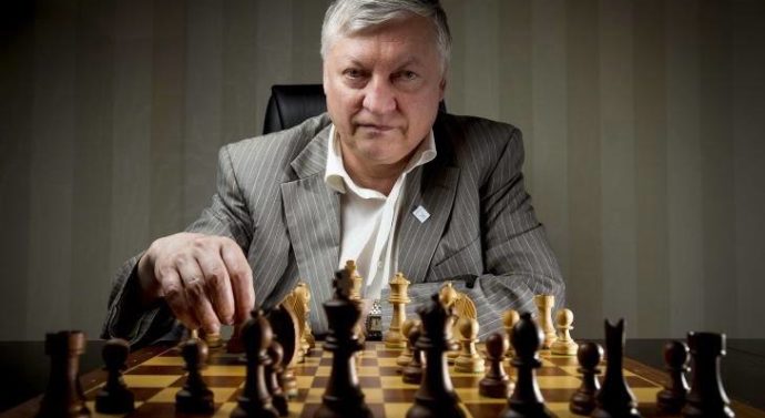 Imaginea șahului internațional, surprinsă de Anatoly Karpov
