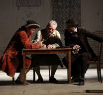 Botezul bîrfelor în aburii de cafea