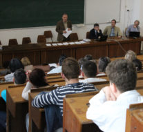 Finalul anului universitar scoate din buzunarul studenților bani de reexaminări