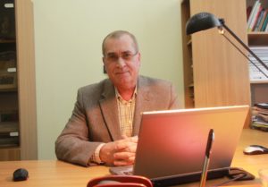 Profesorul a împlinit anul acesta 26 de ani de carieră didactică. 