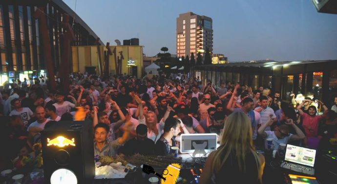Roof Top Party, fără acoperiș
