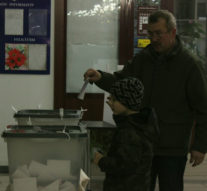 Prezidențiale în Moldova. Vin Bordeaux și grenade