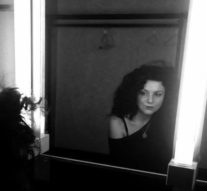 Mîna de fier dintr-o mănuşă de catifea