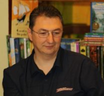 Scriitorul Bogdan Suceavă așteptat la Iași