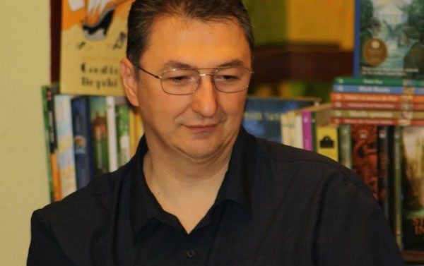 Scriitorul Bogdan Suceavă așteptat la Iași