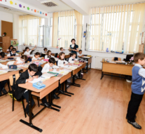 Peste 40% din elevii români citesc un text și nu-l înțeleg