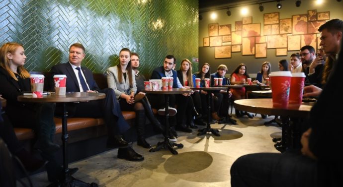 Studenții din Iași, la o cafea cu președintele Klaus Iohannis