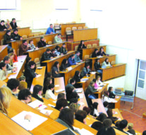 Modificarea Legii Educației Naționale obligă profesorii universitari să fie conducători de doctorat