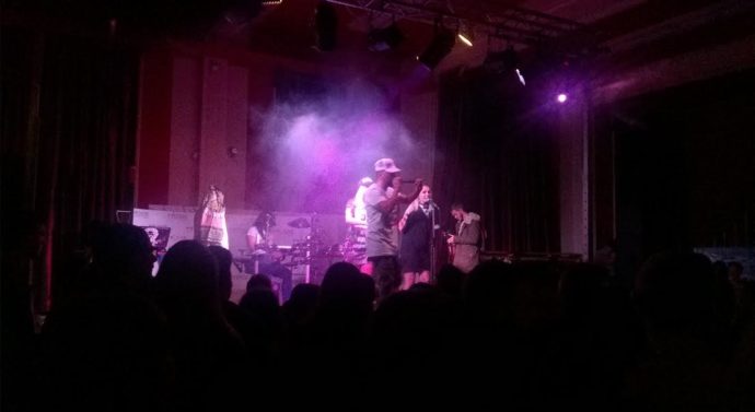 Jaf armat pe ritmuri de vioară