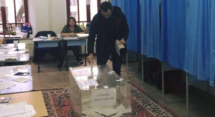 În Rădăuţi, hainele se asortează cu partidul